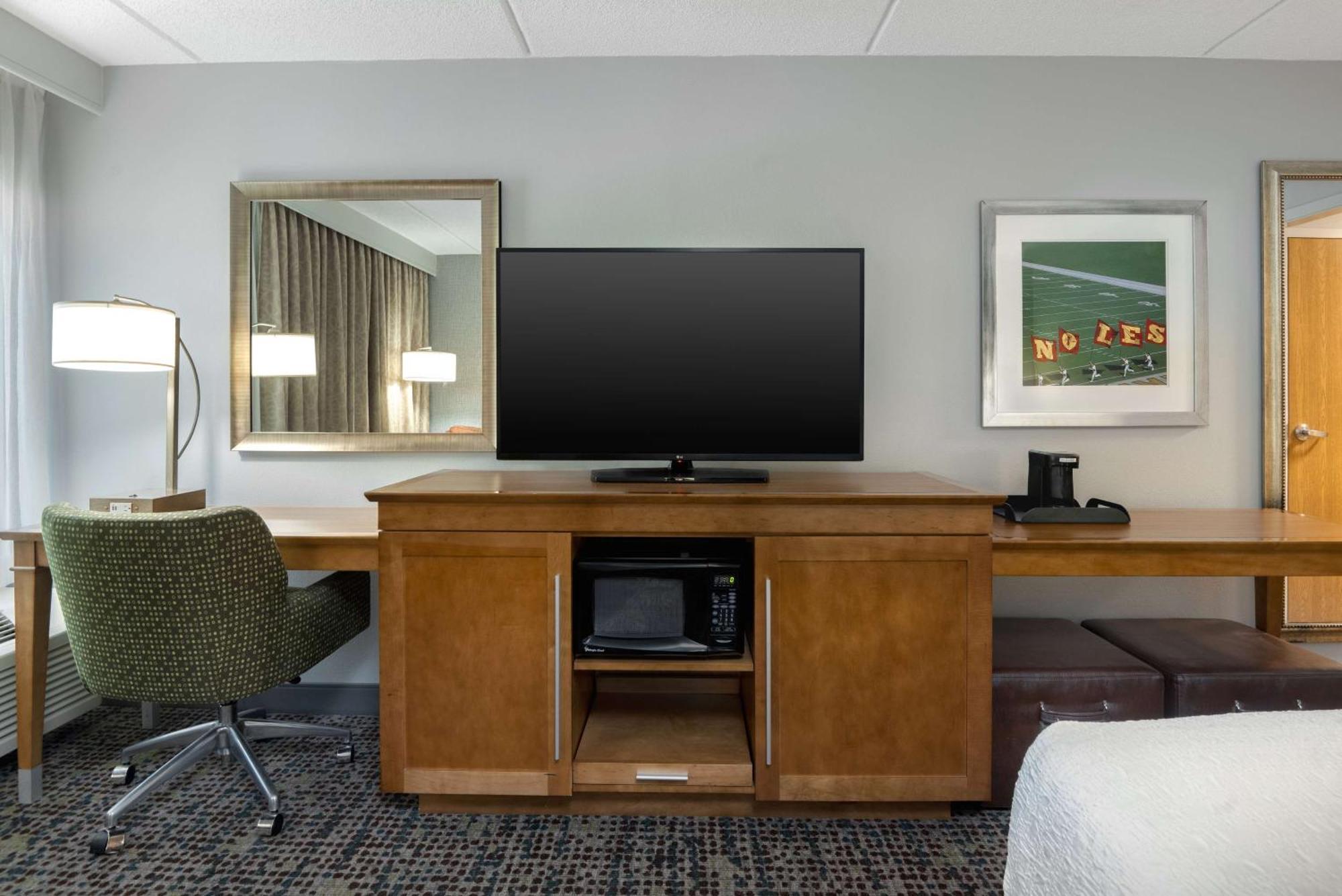 Hampton Inn Tallahassee-Central Экстерьер фото